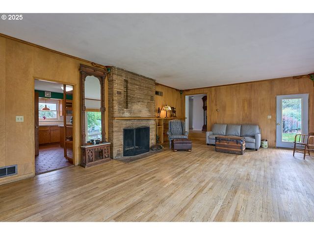 100 W 10TH St, Joseph, OR 97846