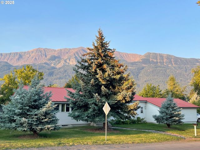 100 W 10TH St, Joseph, OR 97846