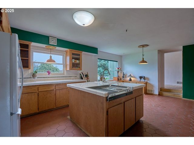 100 W 10TH St, Joseph, OR 97846