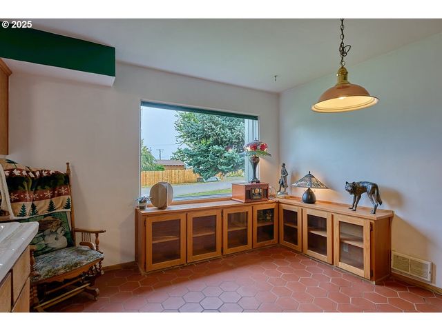 100 W 10TH St, Joseph, OR 97846