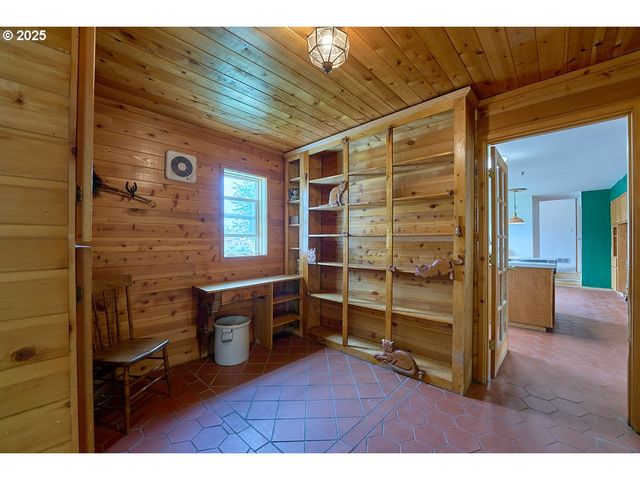 100 W 10TH St, Joseph, OR 97846