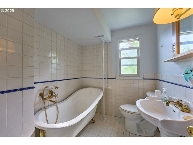 100 W 10TH St, Joseph, OR 97846