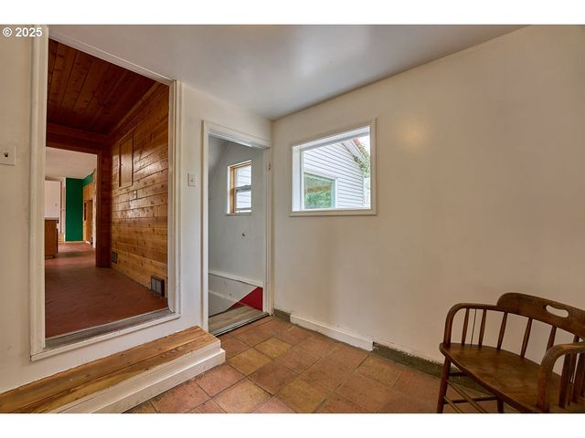 100 W 10TH St, Joseph, OR 97846