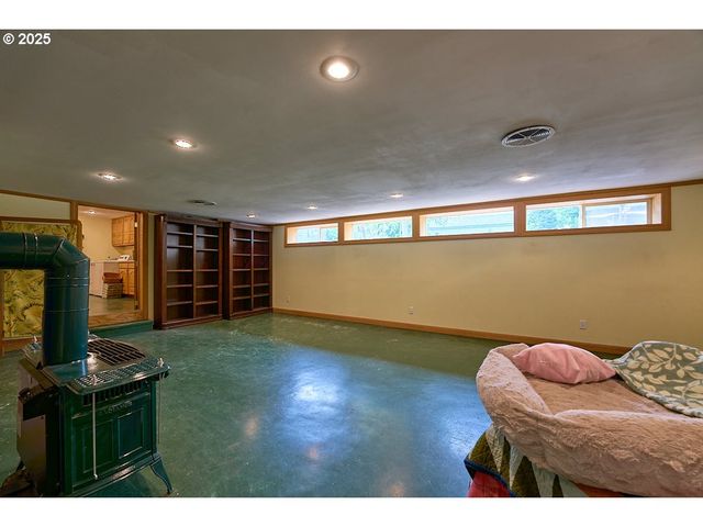 100 W 10TH St, Joseph, OR 97846