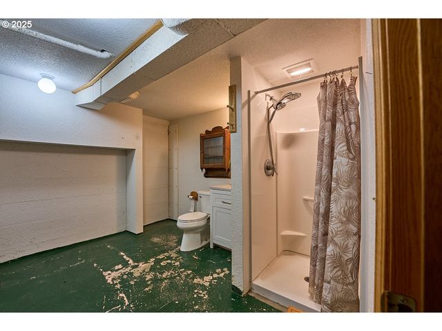 100 W 10TH St, Joseph, OR 97846