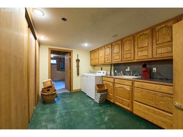 100 W 10TH St, Joseph, OR 97846