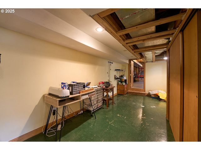 100 W 10TH St, Joseph, OR 97846