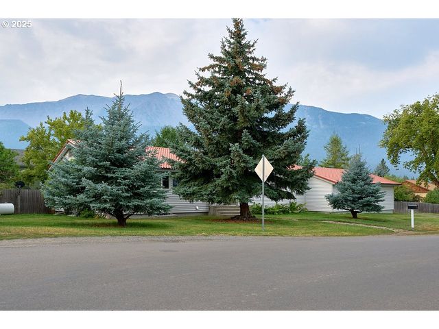 100 W 10TH St, Joseph, OR 97846