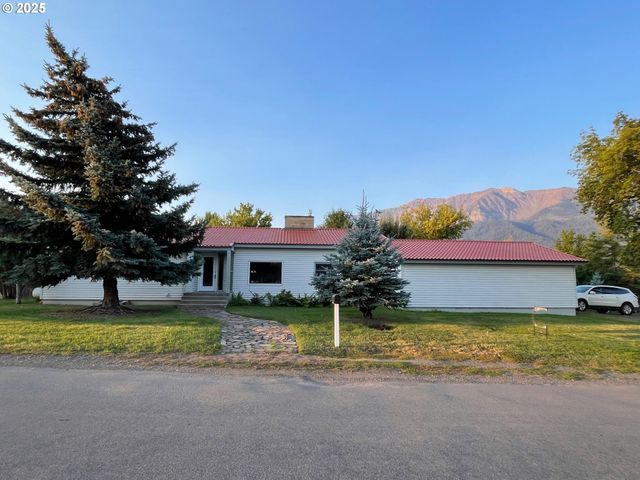 100 W 10TH St, Joseph, OR 97846