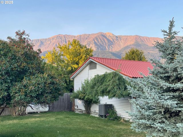 100 W 10TH St, Joseph, OR 97846