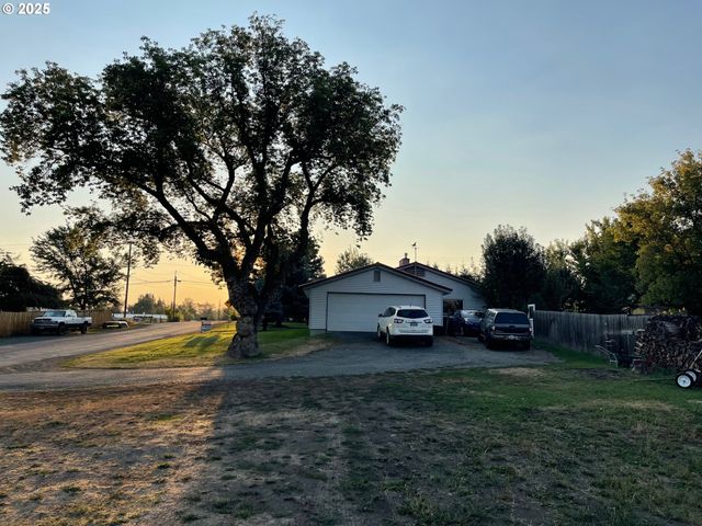 100 W 10TH St, Joseph, OR 97846