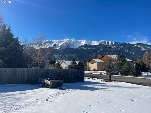 100 W 10TH St, Joseph, OR 97846