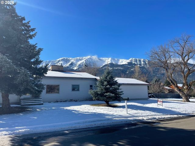 100 W 10TH St, Joseph, OR 97846