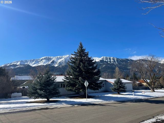 100 W 10TH St, Joseph, OR 97846