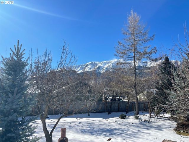 100 W 10TH St, Joseph, OR 97846