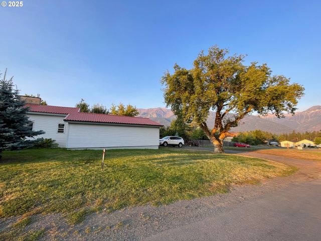 100 W 10TH St, Joseph, OR 97846