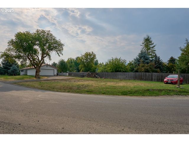 100 W 10TH St, Joseph, OR 97846