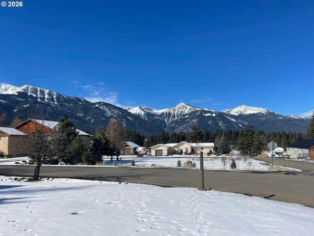 100 W 10TH St, Joseph, OR 97846