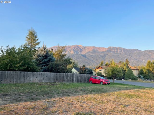 100 W 10TH St, Joseph, OR 97846