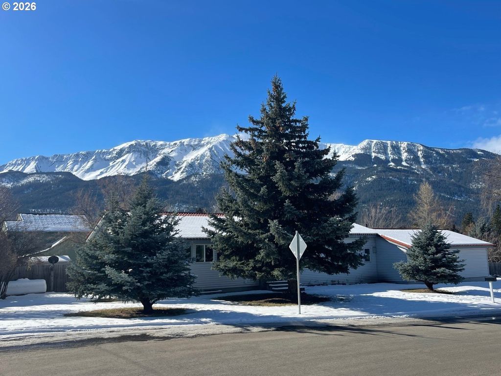 100 W 10TH St, Joseph, OR 97846