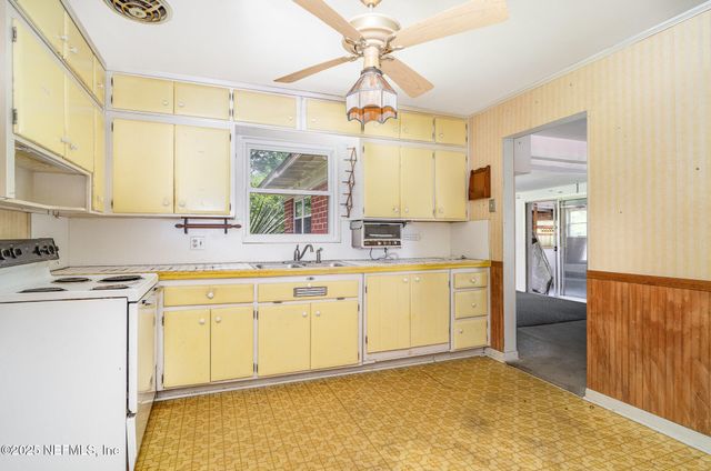 6522 BARKWOOD Drive, Jacksonville, FL 32277
