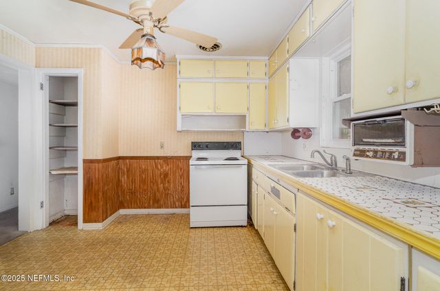 6522 BARKWOOD Drive, Jacksonville, FL 32277