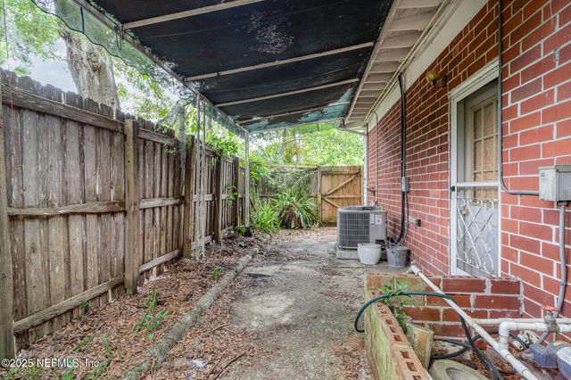 6522 BARKWOOD Drive, Jacksonville, FL 32277