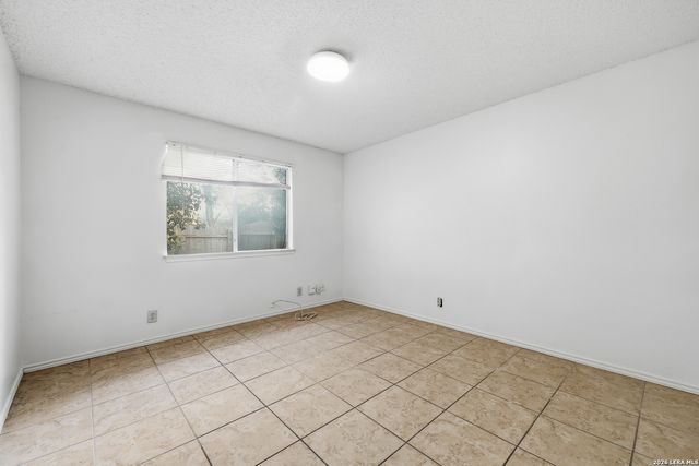 8918 FALL RIVER DR, San Antonio, TX 78250