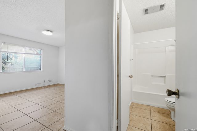 8918 FALL RIVER DR, San Antonio, TX 78250