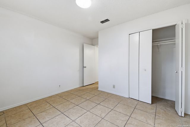 8918 FALL RIVER DR, San Antonio, TX 78250