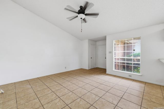 8918 FALL RIVER DR, San Antonio, TX 78250