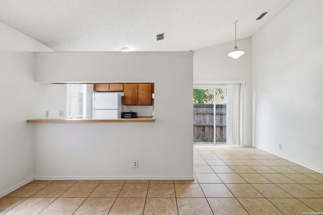 8918 FALL RIVER DR, San Antonio, TX 78250