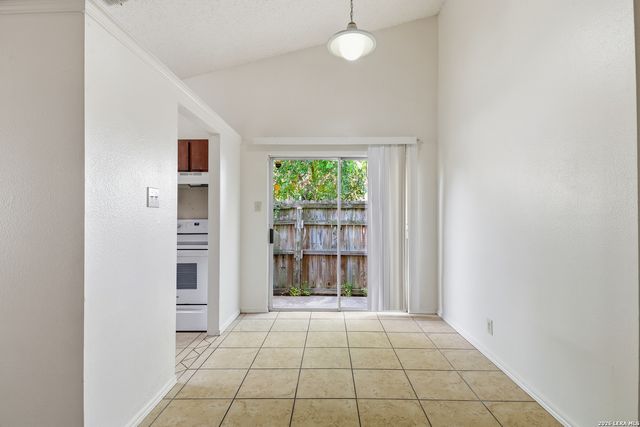 8918 FALL RIVER DR, San Antonio, TX 78250