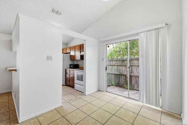 8918 FALL RIVER DR, San Antonio, TX 78250
