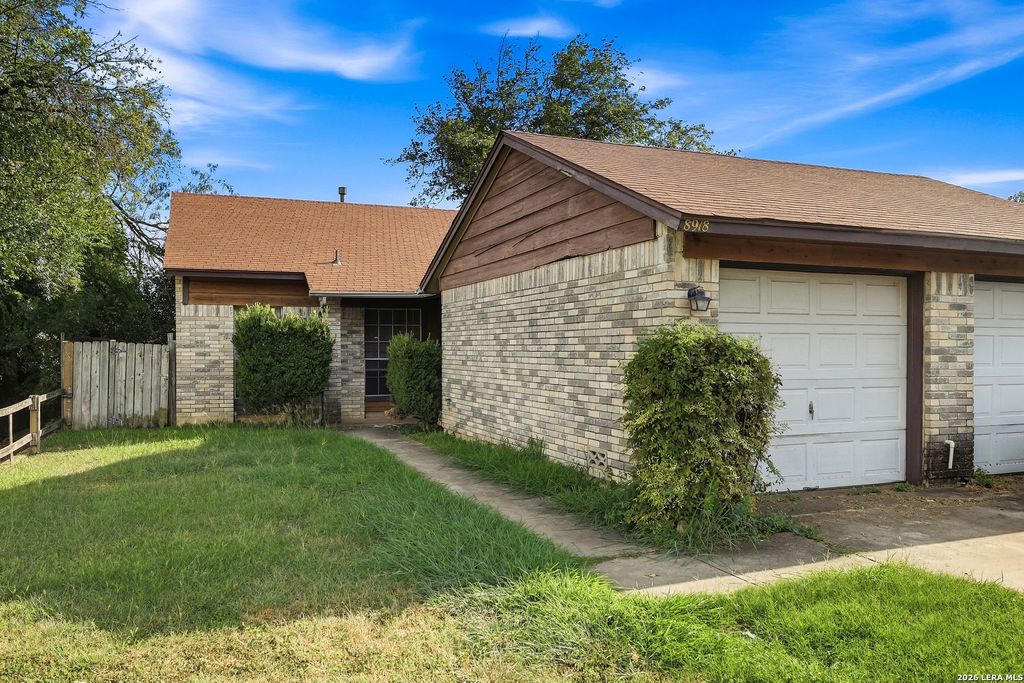 8918 FALL RIVER DR, San Antonio, TX 78250