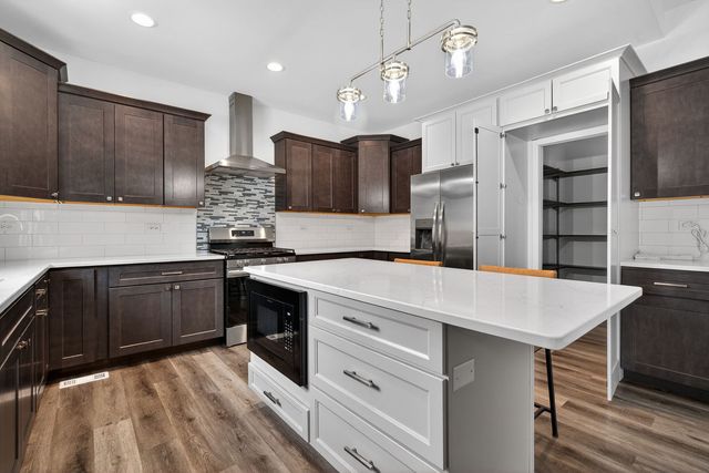 20929 Lakewoods Lane, Shorewood, IL 60404