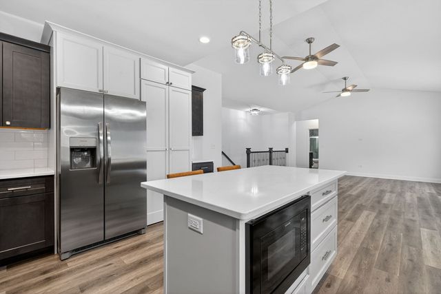 20929 Lakewoods Lane, Shorewood, IL 60404