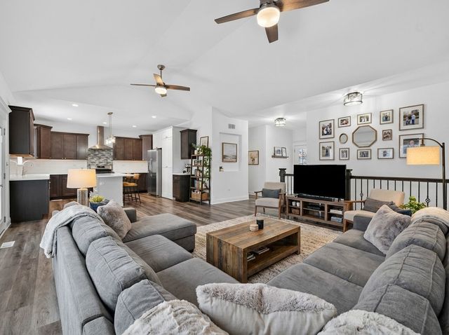 20929 Lakewoods Lane, Shorewood, IL 60404