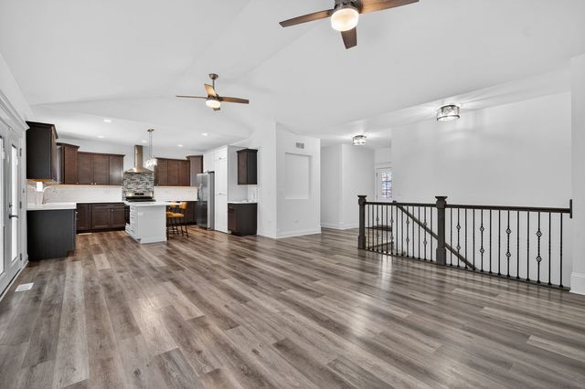 20929 Lakewoods Lane, Shorewood, IL 60404