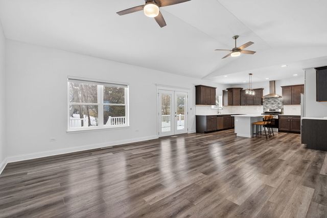 20929 Lakewoods Lane, Shorewood, IL 60404