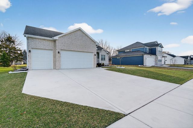 20929 Lakewoods Lane, Shorewood, IL 60404