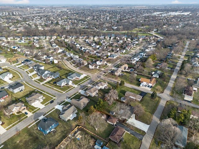 20929 Lakewoods Lane, Shorewood, IL 60404