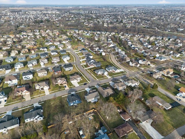 20929 Lakewoods Lane, Shorewood, IL 60404