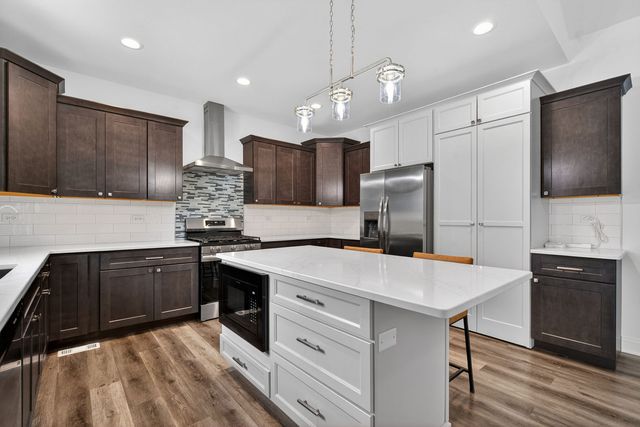 20929 Lakewoods Lane, Shorewood, IL 60404