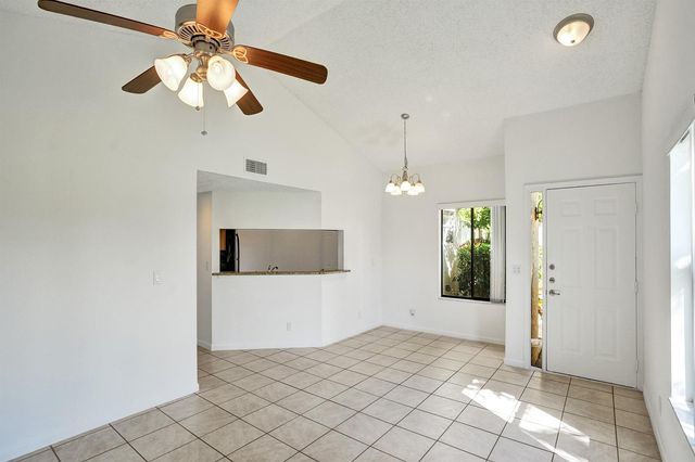 12 Vía De Casas Sur Unit 101, Boynton Beach, FL 33426