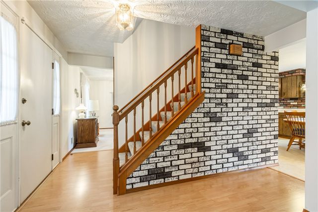 278 Rockway Drive, Greece, NY 14612