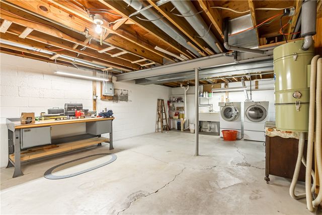 278 Rockway Drive, Greece, NY 14612