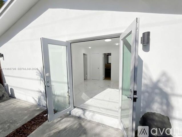 2308 NW 3rd Ave 4, Wilton Manors, FL 33311