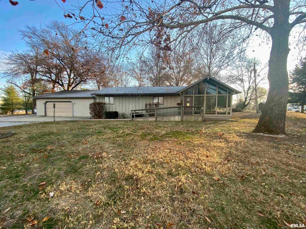 205 N DAVIS Avenue, Centralia, IL 62801