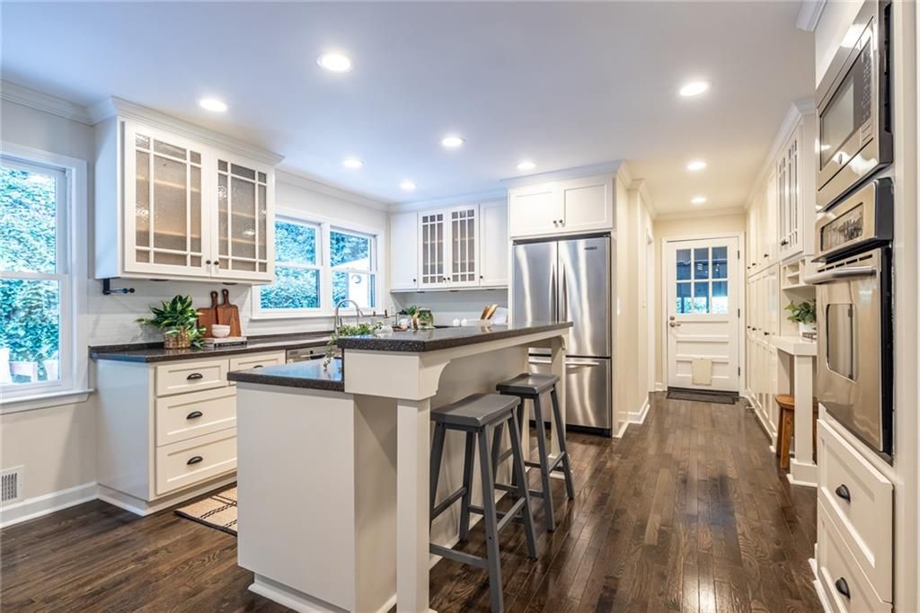 Image 12 of property listing at 2483 Greenglade Road NE, Atlanta, GA 30345